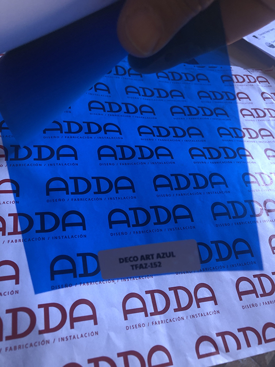 lámina de color azul decorativa