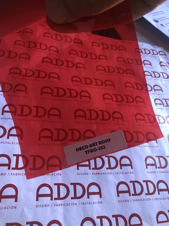 lámina de color rojo decorativa